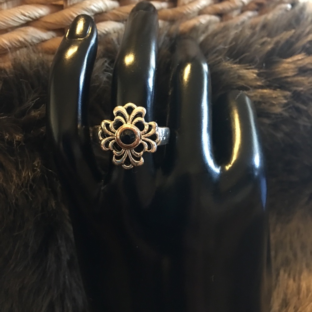 Ladies vintage silver plated filigree design ring